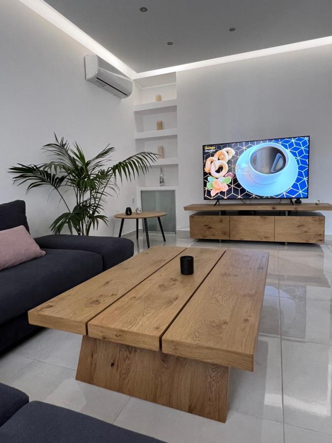 Modern Apartment Close To Airport With Gym And Bbq Candia Esterno foto