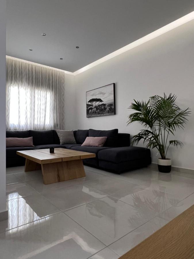 Modern Apartment Close To Airport With Gym And Bbq Candia Esterno foto