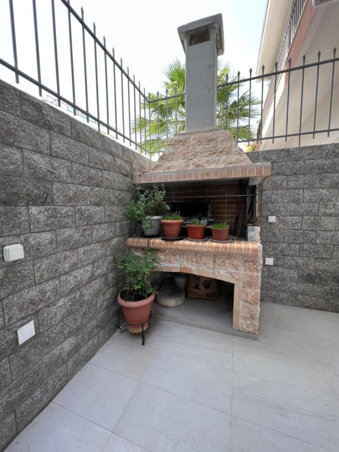 Modern Apartment Close To Airport With Gym And Bbq Candia Esterno foto