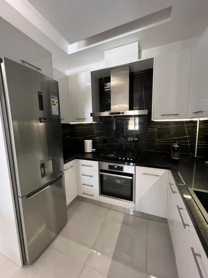 Modern Apartment Close To Airport With Gym And Bbq Candia Esterno foto