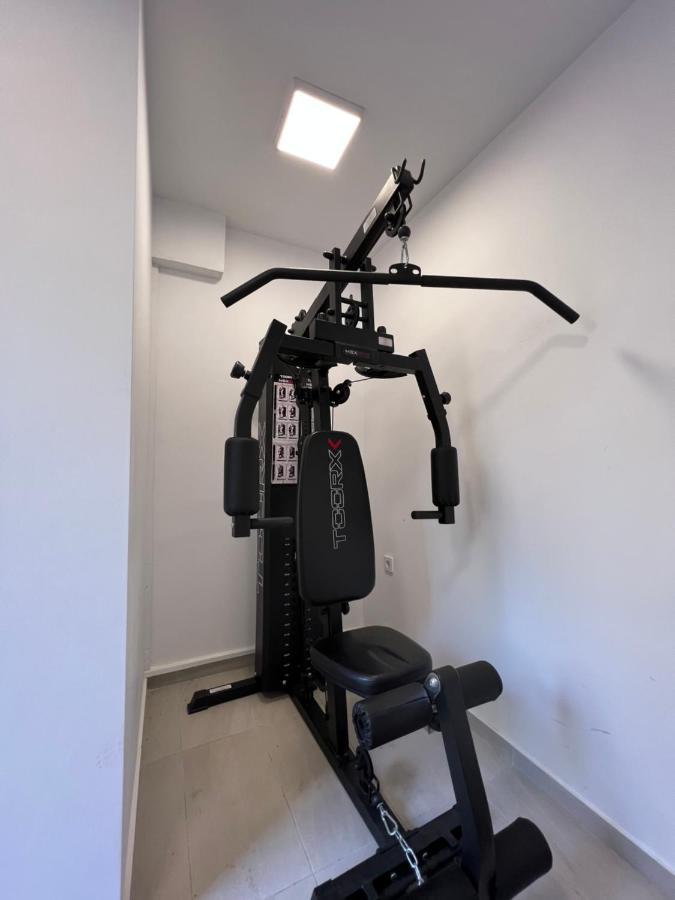 Modern Apartment Close To Airport With Gym And Bbq Candia Esterno foto